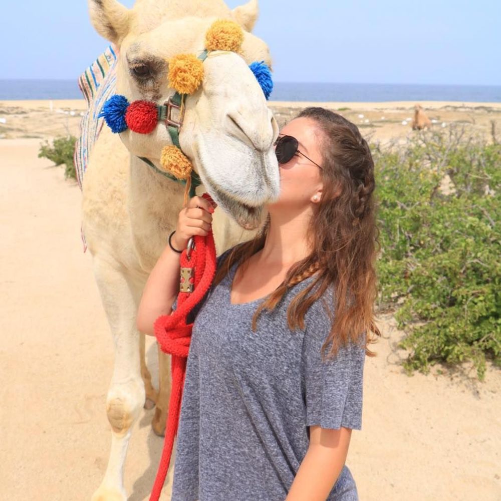 Meet your Posher, Cierra